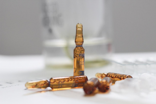 大油田？沙漠干？ISDIN怡思丁玻尿酸安瓶，讓你的肌膚水當當