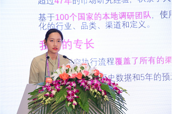 明月鏡片連續(xù)五年全國銷量第一，獲眼鏡行業(yè)首張五連冠證書