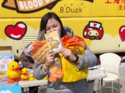 B.Duck小黃鴨主題獻(xiàn)血車在路上，速度上車！