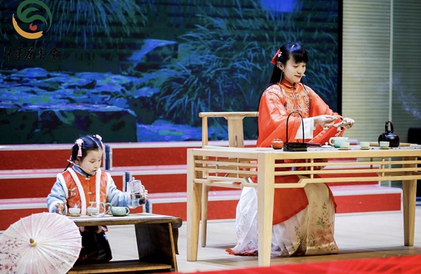 快要抑郁的80后公務(wù)員“寶媽”，自創(chuàng)“國學(xué)手勢舞”在抖音重新綻放