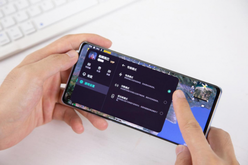 Reno6 Pro+無(wú)級(jí)穩(wěn)幀+4D振感調(diào)節(jié)，游戲體驗(yàn)大大大大有不同