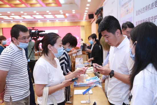 亮相智能終端適老化標(biāo)準(zhǔn)發(fā)布會 vivo“五大招“賦能老年用戶群