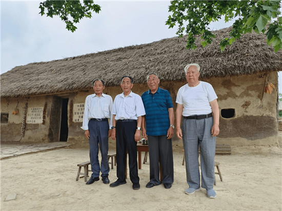 薇婭探訪安徽鳳陽小崗村，再次感受到中國農(nóng)民的敢為人先