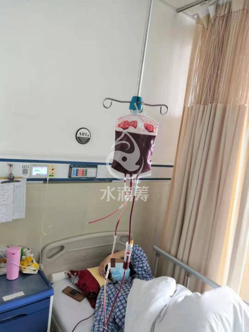 44歲母親確診血癌，賣(mài)房仍難籌醫(yī)療費(fèi)，兒子含淚求助水滴籌