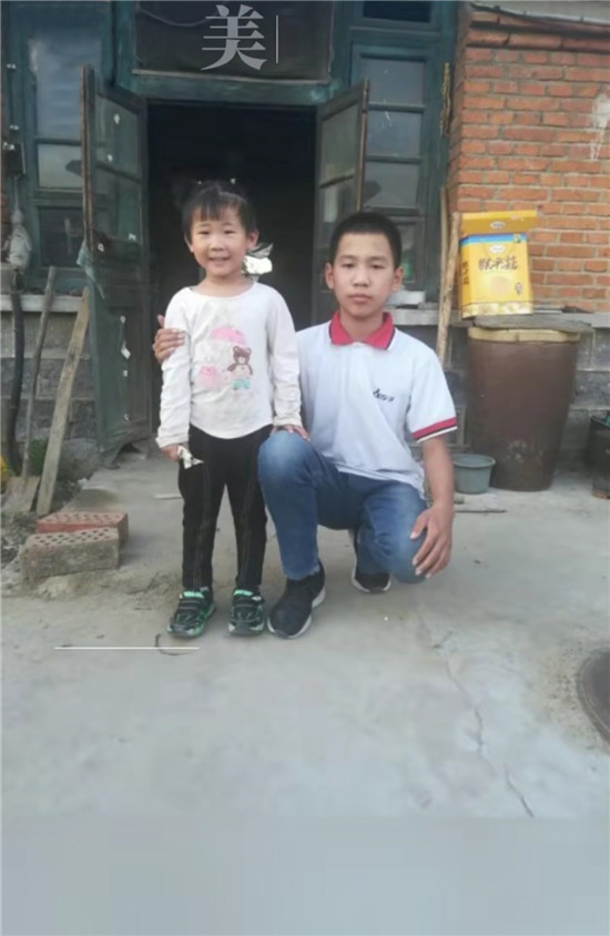 最近，滿幫幫助了一對(duì)孤兒，把父母留下的事故車運(yùn)回老家