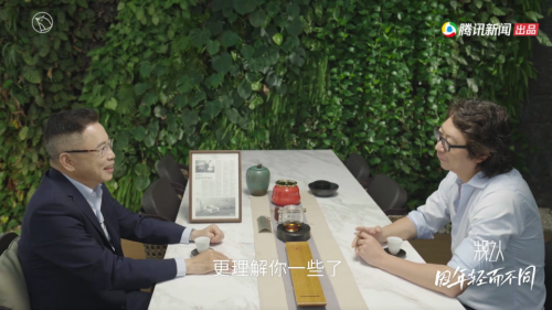18年后許知遠(yuǎn)再次采訪李東生 稱通過(guò)創(chuàng)業(yè)“我更理解你了”