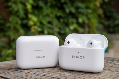 榮耀Earbuds 2 SE耳機(jī)以鐳射服務(wù) 為中國國家隊(duì)“榮耀出征”打call