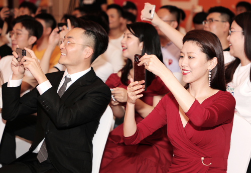 痘博士718粉絲節(jié)：社會(huì)視角下，更“高級”的文化性群際互動(dòng)