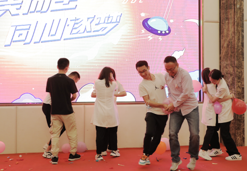痘博士718粉絲節(jié)：社會(huì)視角下，更“高級”的文化性群際互動(dòng)