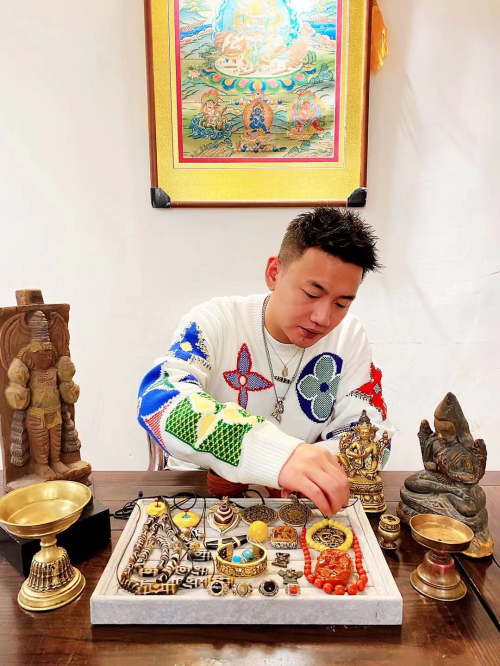 逃離上海到拉薩，96年小伙在微拍堂年入千萬
