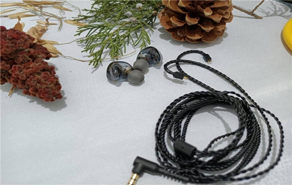 手上的Airpods突然不香了，仙女必備的有線HIFI耳機推薦來啦
