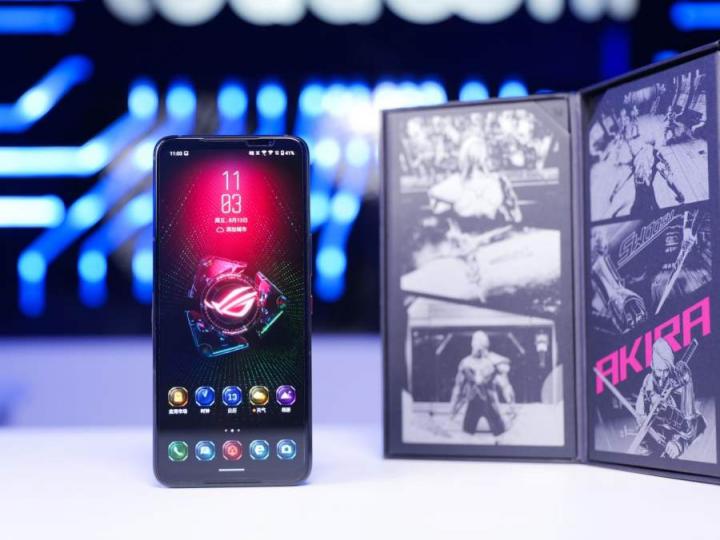 ROG游戲手機5S Pro上手實測，驍龍888 Plus跑分95萬刷新魯大師記錄！