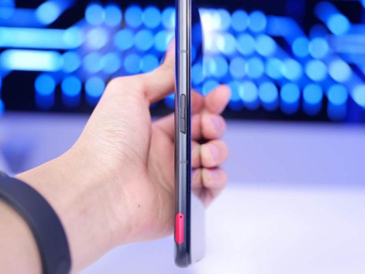 ROG游戲手機5S Pro上手實測，驍龍888 Plus跑分95萬刷新魯大師記錄！