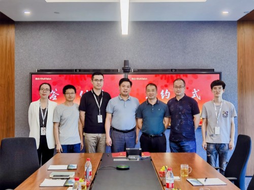 鴻合科技牽手校長(zhǎng)智庫(kù)構(gòu)建服務(wù)型教師培訓(xùn)體系