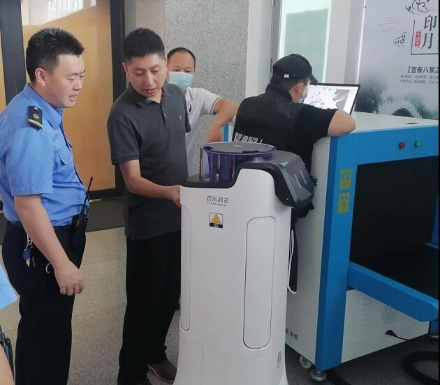 普渡機器人榮登《深圳僑報》，盡顯抗疫風(fēng)采