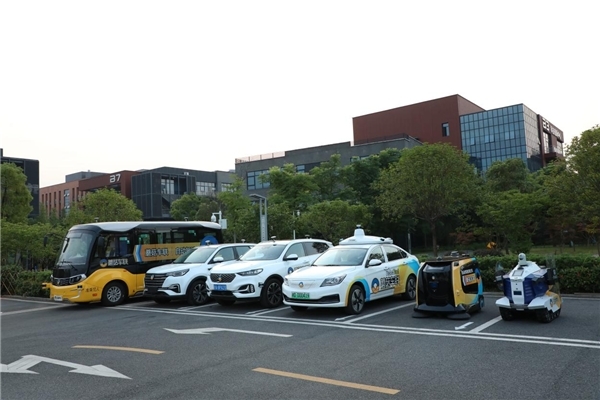上帝視角顯神通，蘑菇智行實際道路演示