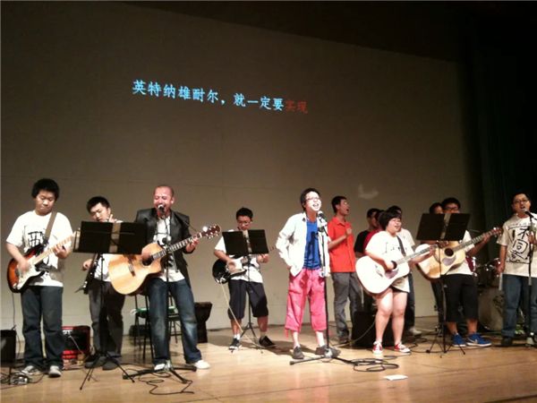 北大畢業(yè)生專職做搖滾科普，獲贊250萬，抖音網(wǎng)友：這很朋克