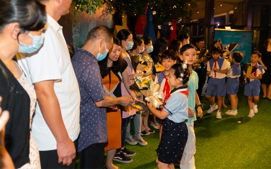希沃?jǐn)y手王老吉，讓教師節(jié)只暖心、不上火!