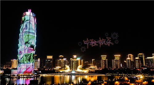 帥爆了！500架無人機(jī)表演在大玉米點(diǎn)亮鄭州，助力HUAWEI nova9系列發(fā)布