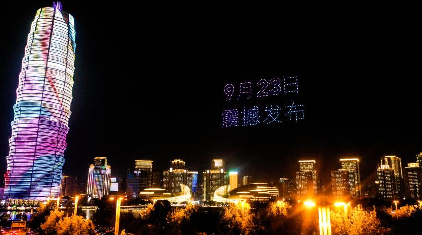 帥爆了！500架無人機(jī)表演在大玉米點(diǎn)亮鄭州，助力HUAWEI nova9系列發(fā)布