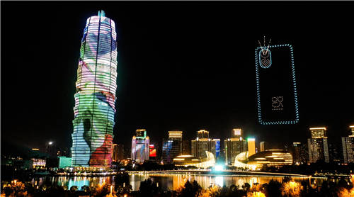 帥爆了！500架無人機(jī)表演在大玉米點(diǎn)亮鄭州，助力HUAWEI nova9系列發(fā)布
