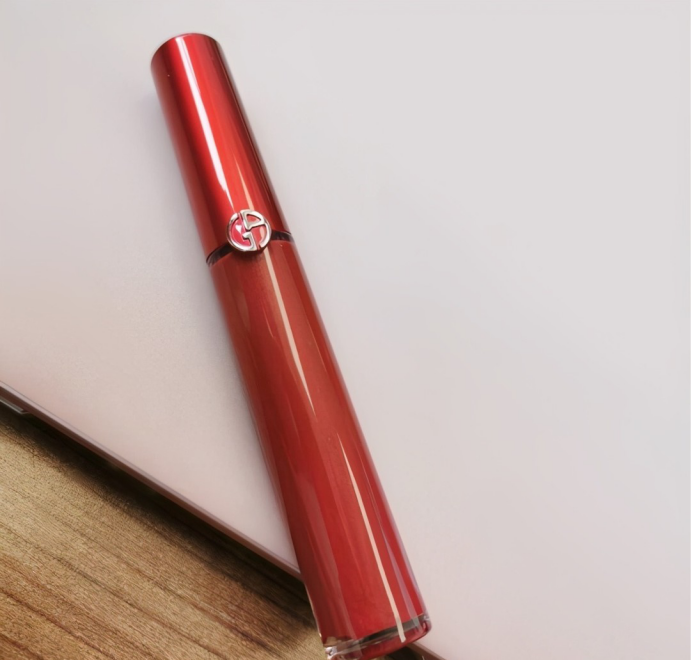 唯品會(huì)大牌口紅比專柜優(yōu)惠不少，是不是正品？
