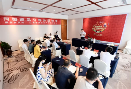 全程嗨翻！康輝、月亮姐姐直播拼農(nóng)貨，互動央視豐收節(jié)晚會致敬農(nóng)民739.jpg
