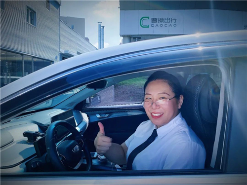 國慶的千百種生活，網(wǎng)約車司機(jī)在路上
