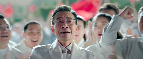 父輩的故事從未結束！TCL 98X9C讓“未來”視聽體驗來到現(xiàn)實