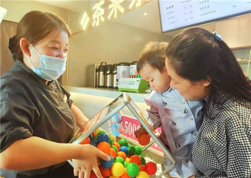 呷哺呷哺、湊湊“十一”雙突破 火鍋消費(fèi)熱潮再起