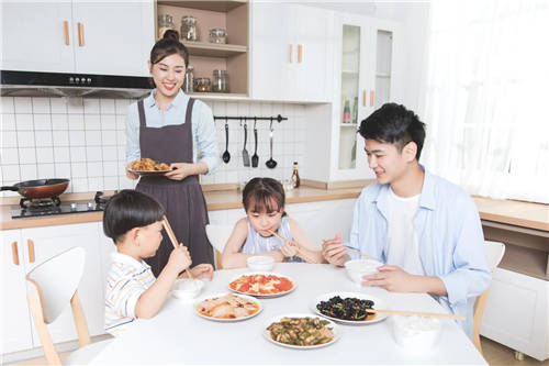 孩子健康成長(zhǎng)好搭檔，就選湯臣倍健維生素AD