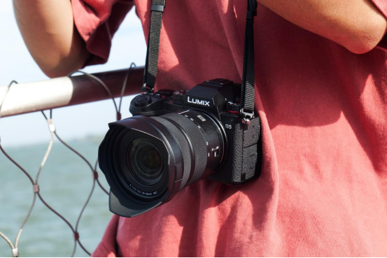 松下LUMIX S5掛機(jī)頭？當(dāng)然是LUMIX S 20-60mm