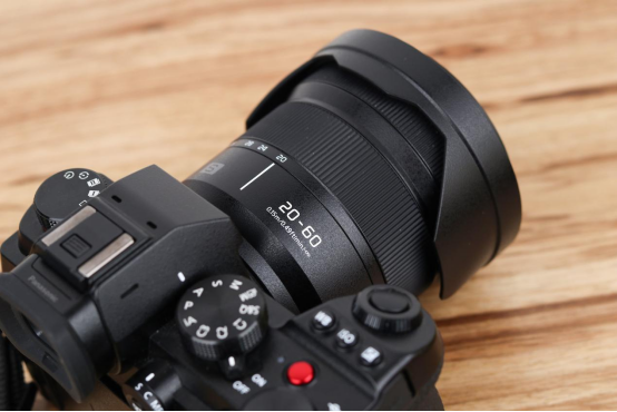 松下LUMIX S5掛機(jī)頭？當(dāng)然是LUMIX S 20-60mm