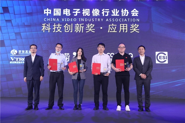 TCL 98X9C巨幕智屏拿下「科技創(chuàng)新獎」，網(wǎng)友：實至名歸