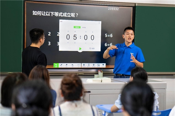 希沃服務(wù)態(tài)度TVC上線，希沃人以熱愛(ài)守護(hù)教育信息化最后一公里