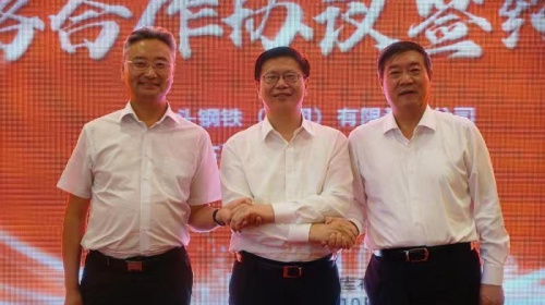 億利王文彪簽訂庫(kù)布其開(kāi)發(fā)合作協(xié)議，助力億利產(chǎn)業(yè)縱深轉(zhuǎn)型