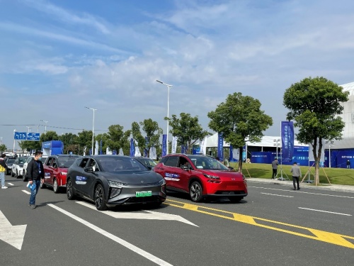C-V2X商用落地照進現(xiàn)實，中國車企如何變道超車？