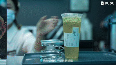 普渡機(jī)器人“歡樂送”入駐踏浪電競，科技感爆棚！
