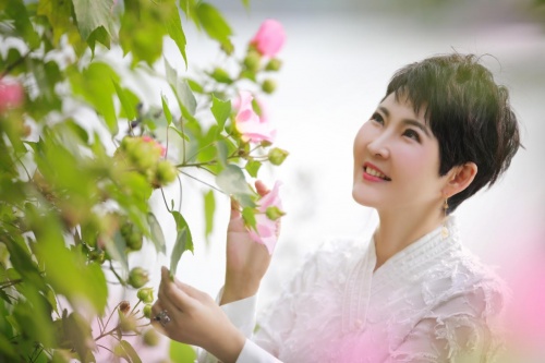 知名個(gè)人成長(zhǎng)作家張德芬：寧可一個(gè)人優(yōu)雅的老去，也不將就