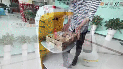 普渡機器人亮相廣西母嬰融合發(fā)展峰會，共謀母嬰行業(yè)發(fā)展新生態(tài)