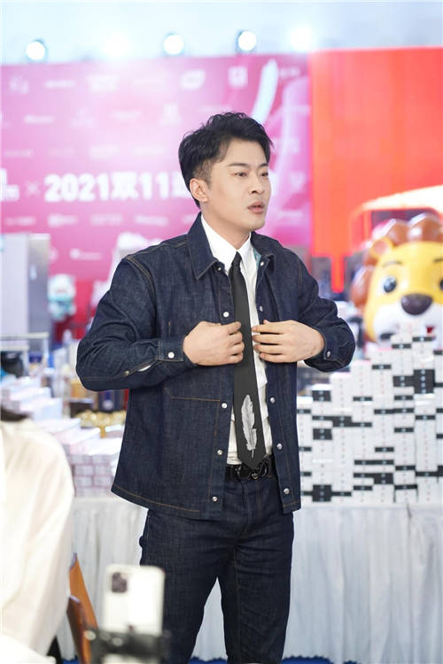 細心呵護女兒成長，辛選聯(lián)合創(chuàng)始人辛巴竟是“女兒奴”