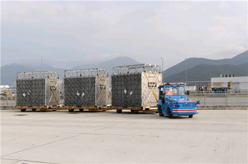 馭勢科技助力香港國際機(jī)場落地全球首款無人駕駛巡邏車，展現(xiàn)全場景技術(shù)實(shí)力