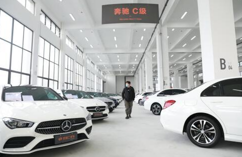 接近年關(guān)，優(yōu)信二手車合肥賣場(chǎng)持續(xù)火爆