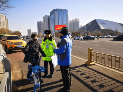 12月2日是第十個“全國交通安全日”，為了呼吁更多人提高交通安全意識，哈啰出行圍繞“守法規(guī)知禮讓、安全文明出行”的主題，與全國20多地交通管理部門開展形式多樣的交通安全宣傳活動。1064.jpg