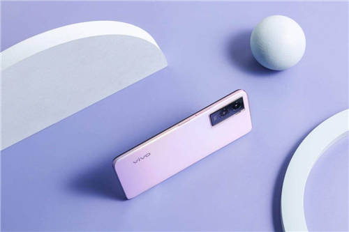 1399元起，vivo Y55s憑6000mAh大電池成新續(xù)航標(biāo)桿