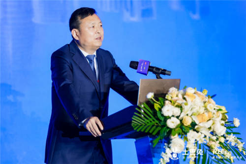 喜報(bào)！大自然家居獲頒土巴兔2021年度領(lǐng)軍品牌獎(jiǎng)和最具價(jià)值生態(tài)伙伴獎(jiǎng)