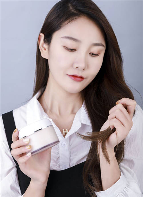 丸碧沁潤強(qiáng)保濕護(hù)發(fā)素，煥現(xiàn)秀發(fā)絲滑柔順質(zhì)感