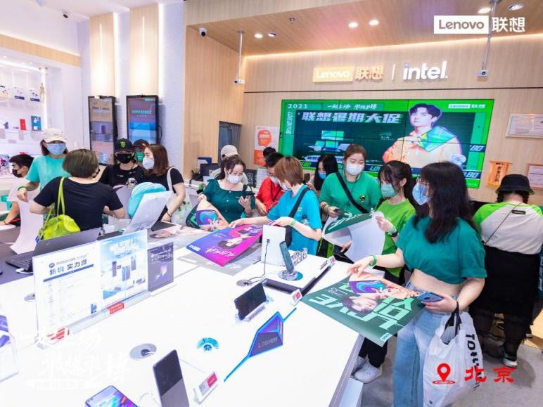 王一博續(xù)約聯(lián)想品牌代言人，2022繼續(xù)敢想敢搏！