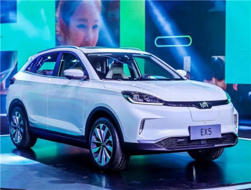 威馬汽車推出威馬EX5，威馬汽車的風(fēng)采來(lái)自于智能科技創(chuàng)新精神