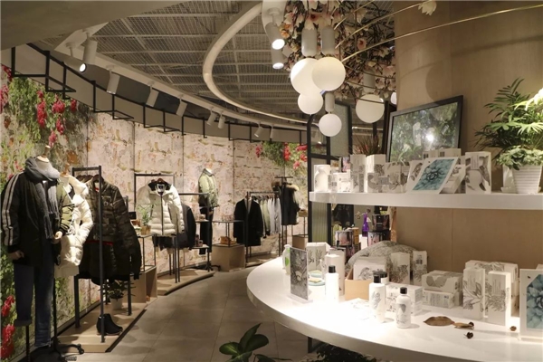 跟著三雄極光學(xué)照明，不愁店內(nèi)沒顧客！
